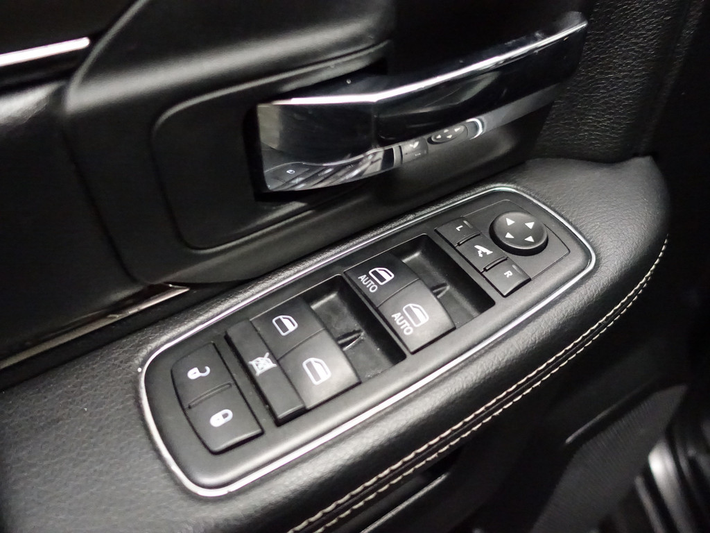 
Dodge Ram 1500 5.7 V8 4×4 Quad Cab 6’4 Laramie Aut- LPG G3, Schuifdak, Elek Verwarmd/Geventileerd Interieur, Alpine Audio, Camera vol									