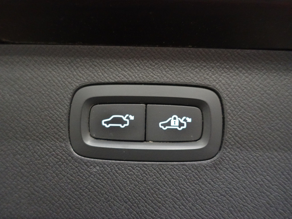 
Volvo XC90 2.0 D5 Euro 6 4WD R-Design Aut- 360 Camera, Xenon Led, Navi, Memory, Sport Leder, Grijs Kenteken vol									