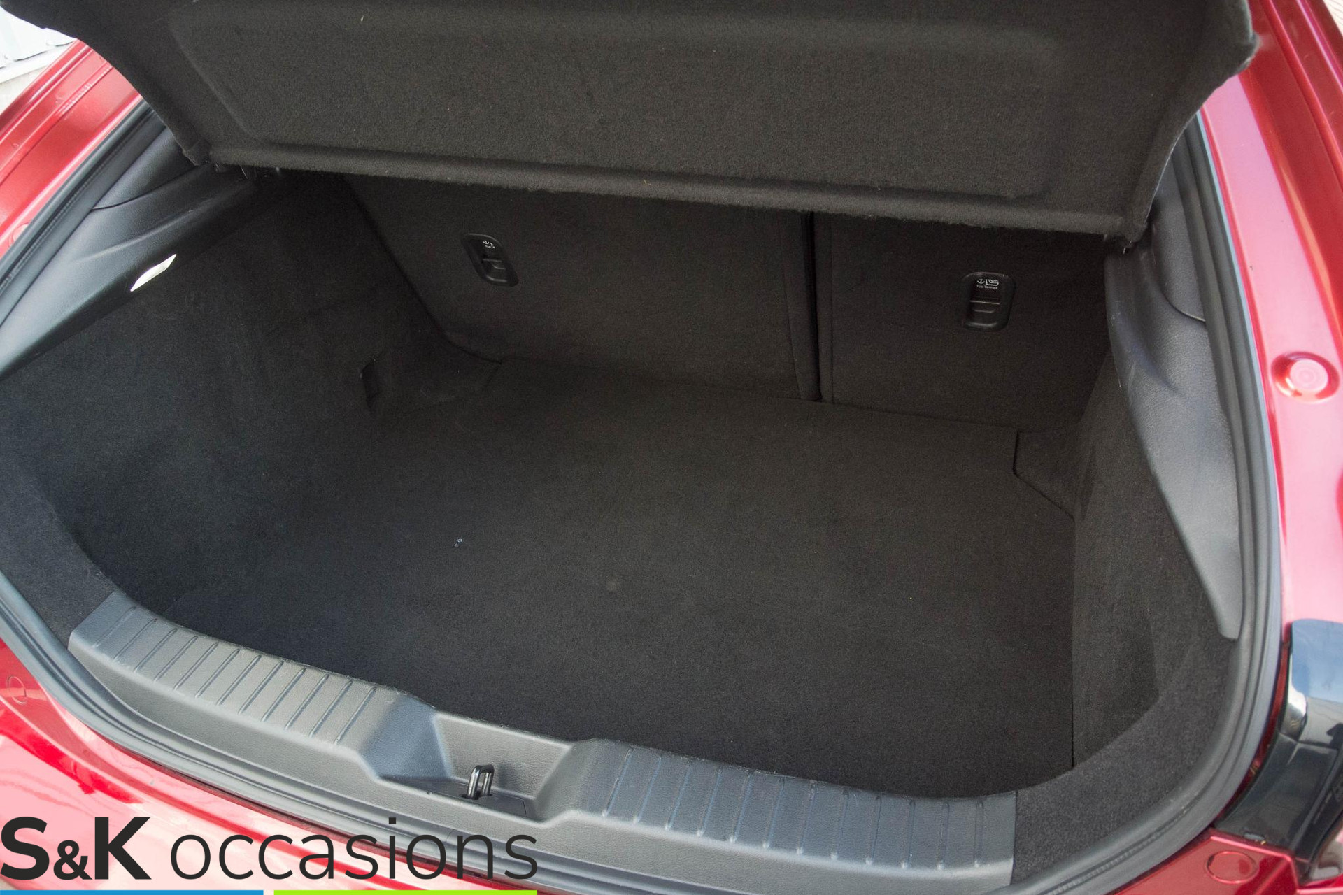 
								Mazda 3 2.0 e-SkyActiv-G M Hybrid 122 Luxury vol									
