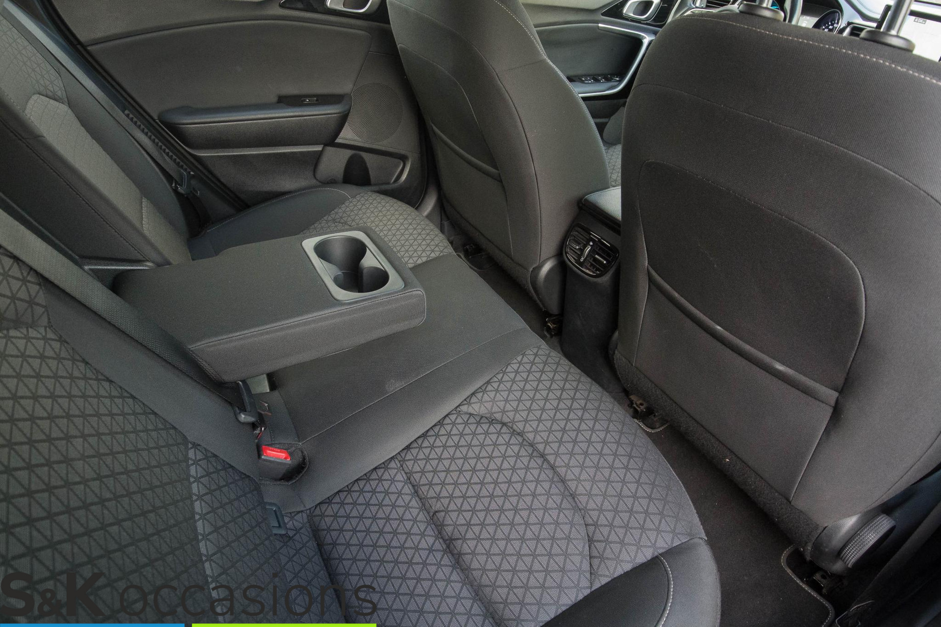 
								Kia Ceed Sportswagon 1.6 GDI PHEV 100% dealer onderhouden trekhaak vol									