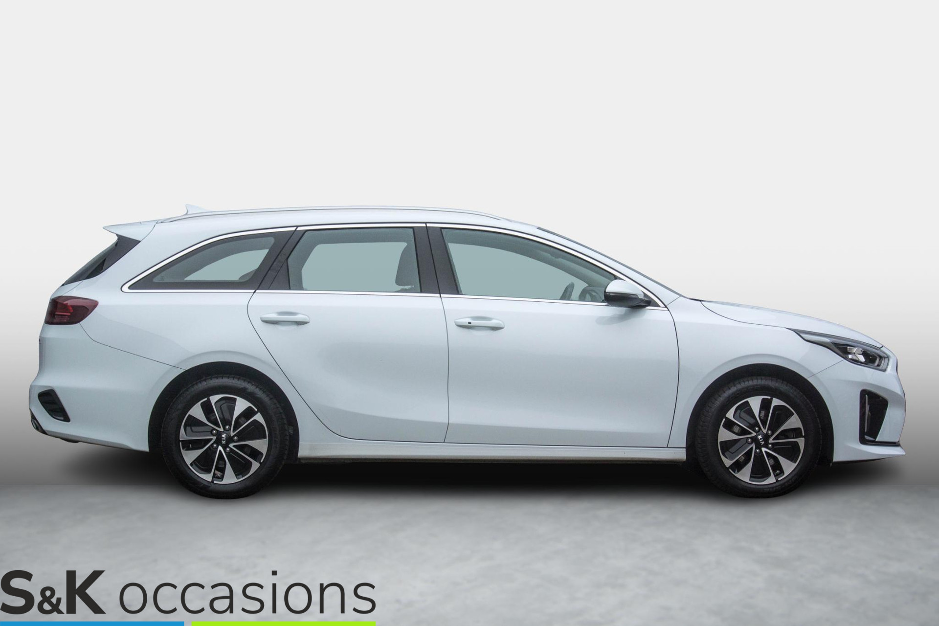 
								Kia Ceed Sportswagon 1.6 GDI PHEV 100% dealer onderhouden vol									