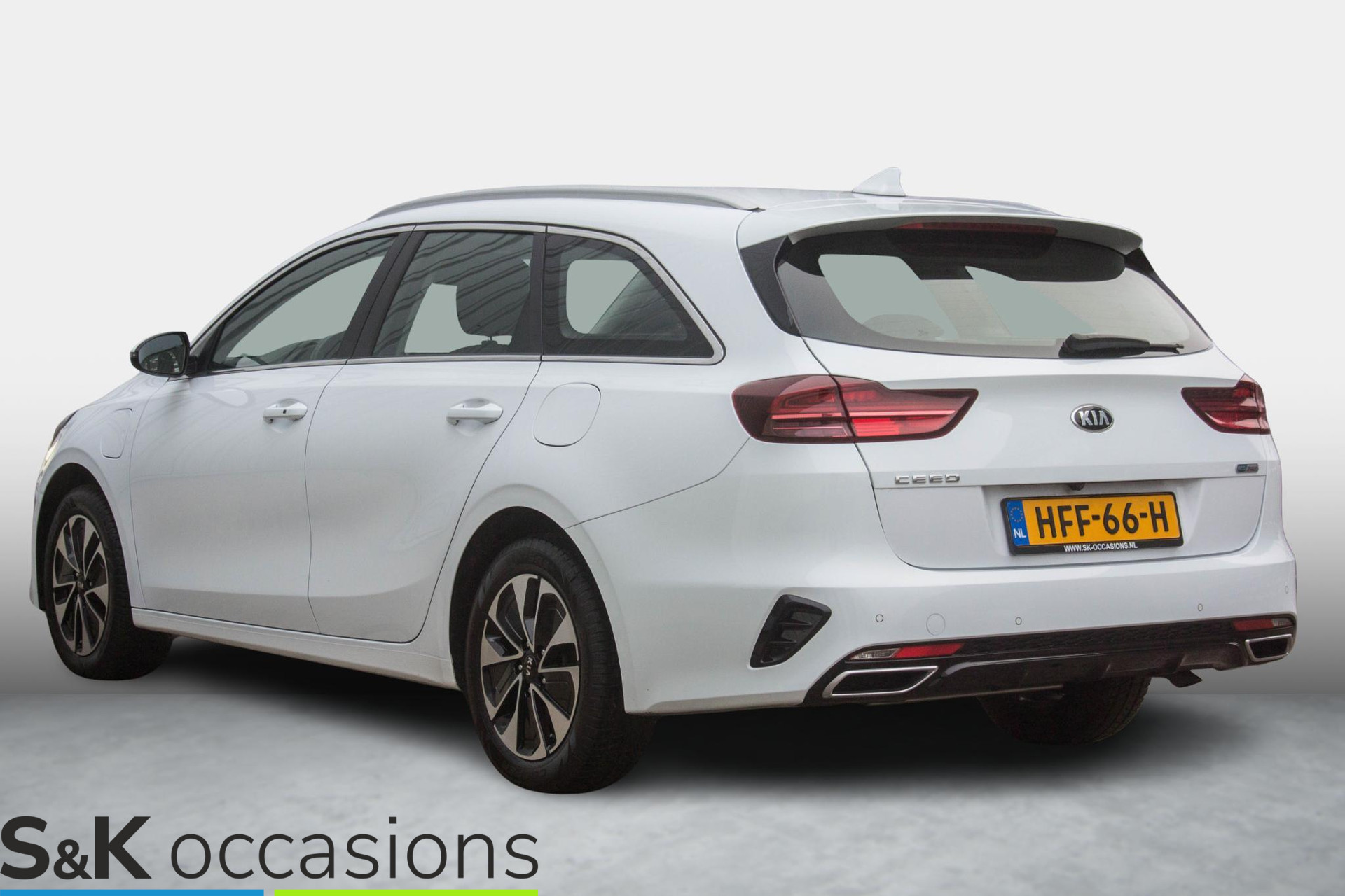 
								Kia Ceed Sportswagon 1.6 GDI PHEV 100% dealer onderhouden vol									