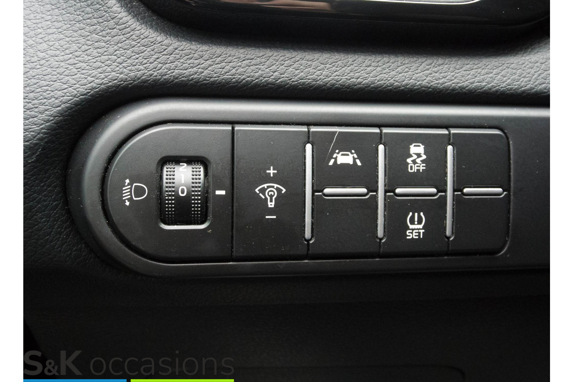 
Kia Ceed 1.0 T-GDi DynamicLine Cruise PDC NAVI vol									