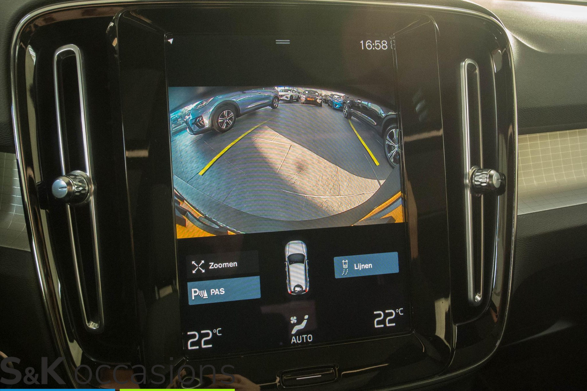 
								Volvo XC40 1.5 T4 Recharge Inscription PANO vol									