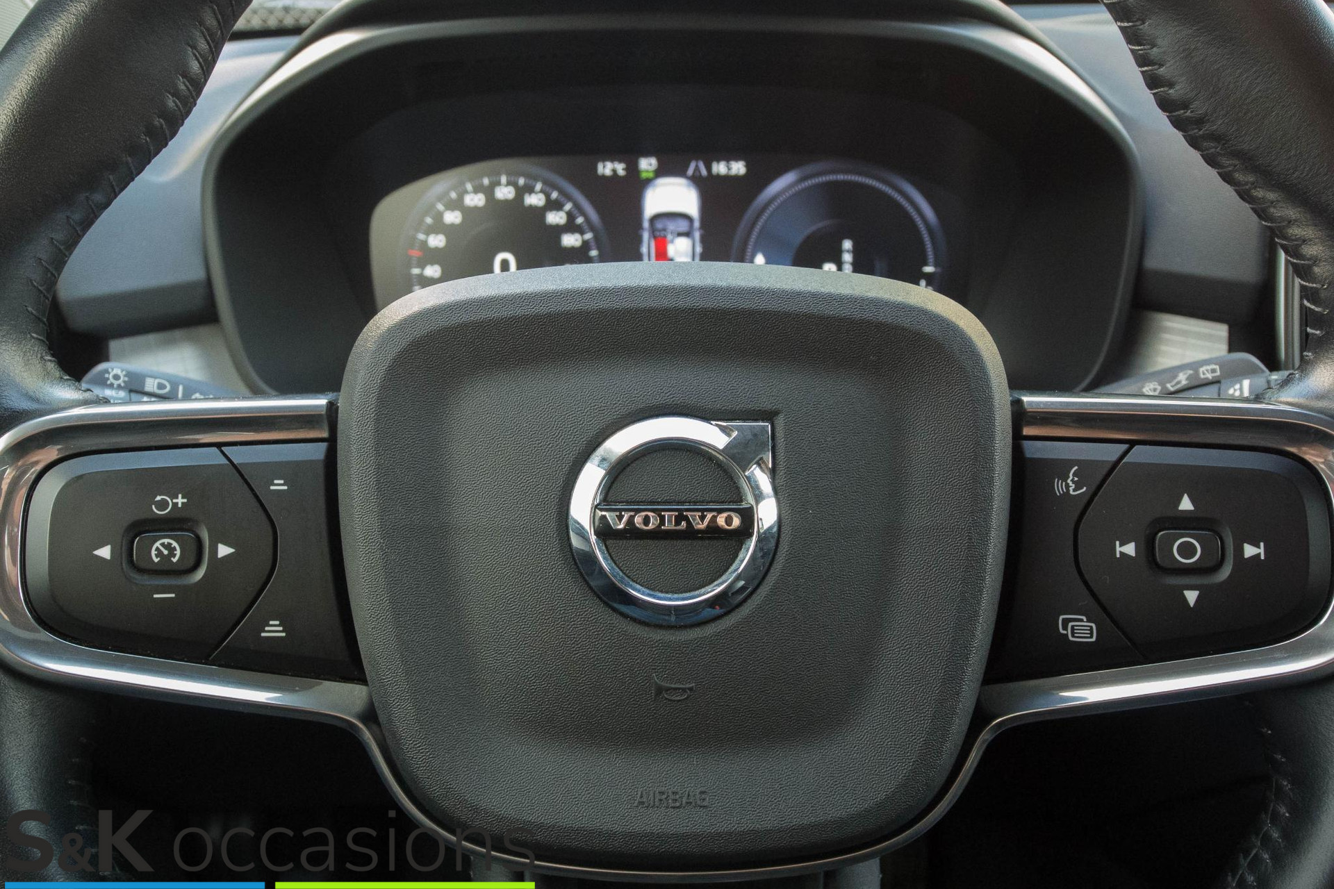 
Volvo XC40 1.5 T5 Recharge Inscription Pano 360 Harman sound vol									