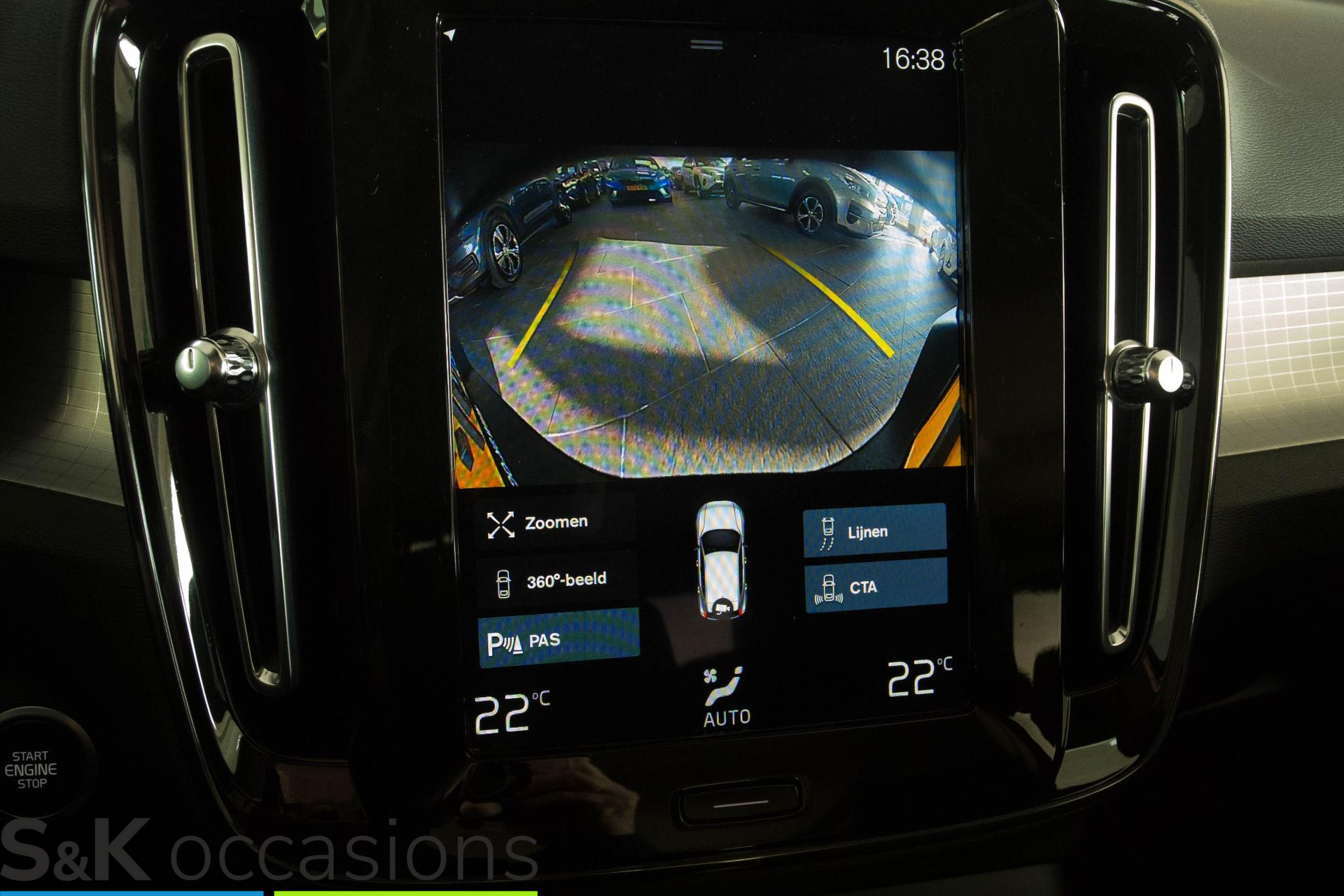 
Volvo XC40 1.5 T5 Recharge Inscription Pano 360 Harman sound vol									