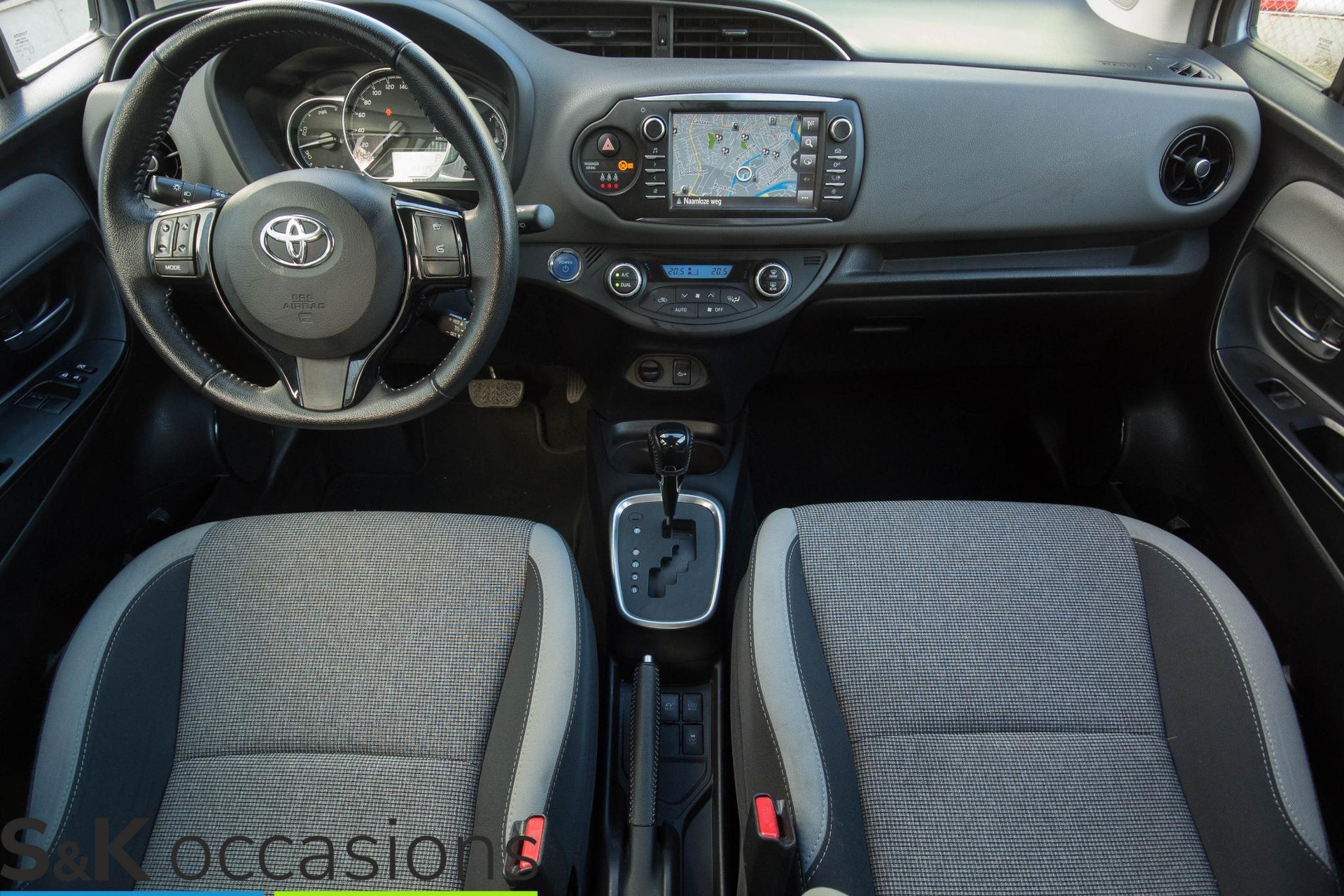 
								Toyota Yaris 1.5 Hybrid Dynamic NAVI Cruise PDC+Camera vol									
