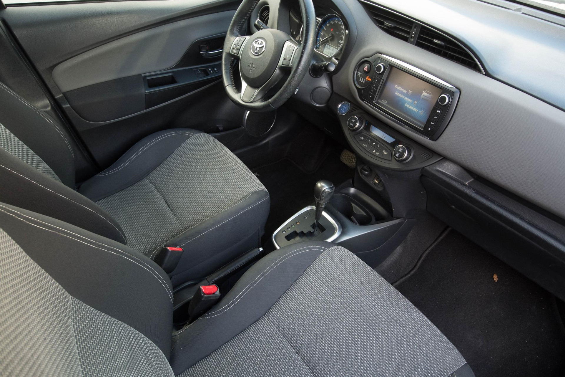 
								Toyota Yaris 1.5 Hybrid Comfort vol									