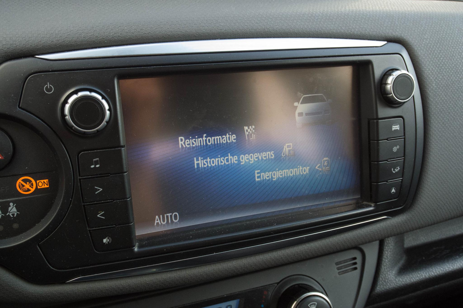 
								Toyota Yaris 1.5 Hybrid Comfort vol									