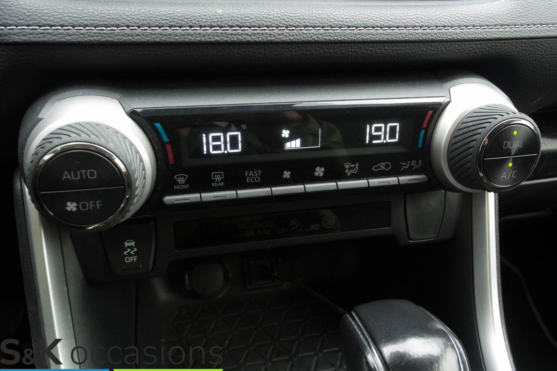 
Toyota RAV4 2.5 Hybrid 10 Jaar Toyota garantie vol									