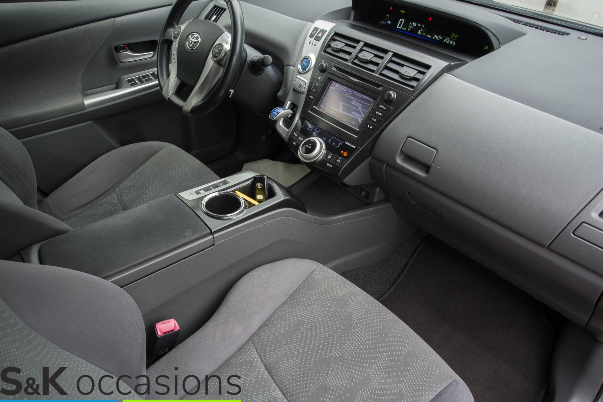 
								Toyota Prius Wagon 1.8 Aspiration PANO HeadUP vol									