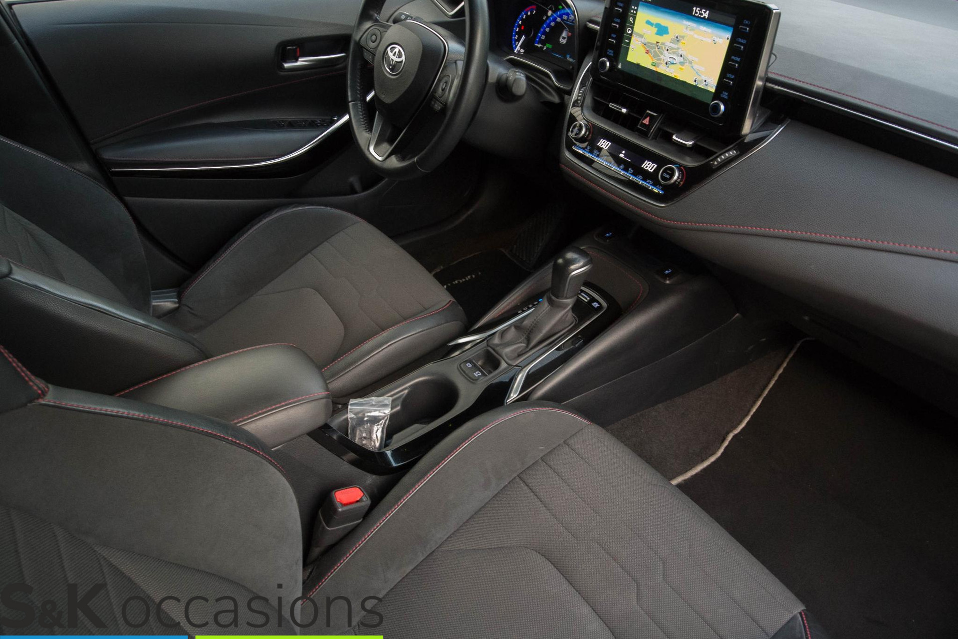 
								Toyota Corolla 1.8 Hybrid 10 jaar Garantie BI-TONE vol									