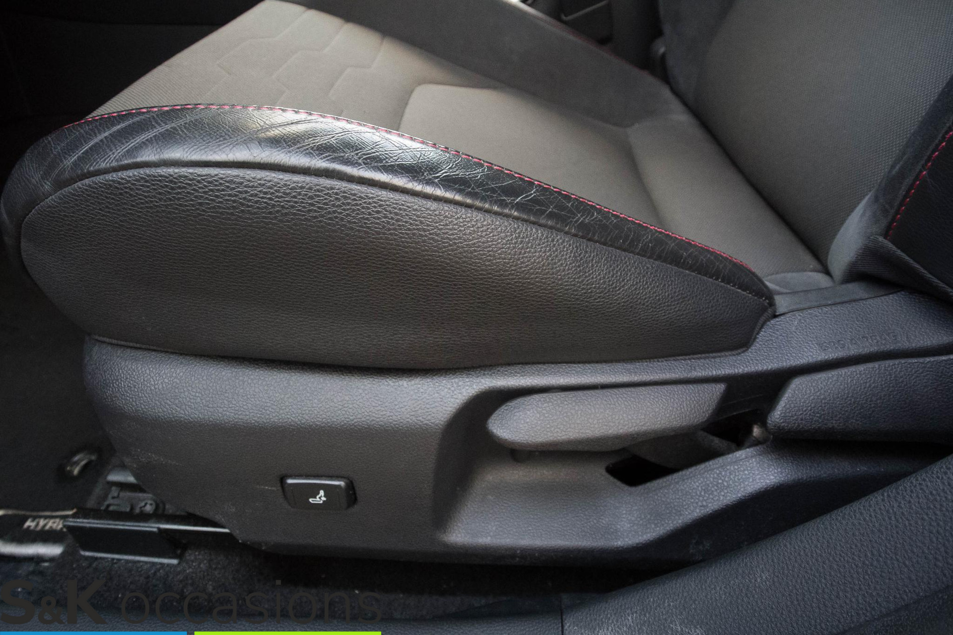 
								Toyota Corolla 1.8 Hybrid 10 jaar Garantie BI-TONE vol									