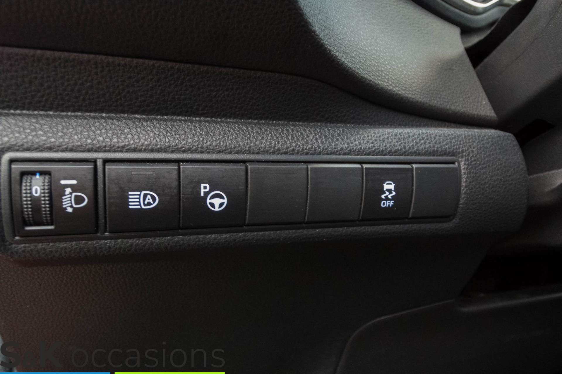 
								Toyota Corolla 1.8 Hybrid 10 jaar Garantie BI-TONE vol									