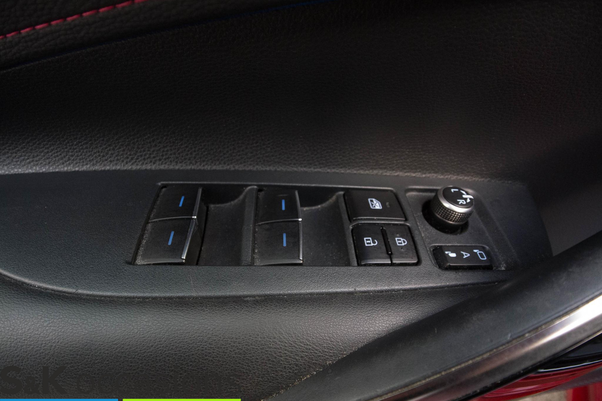 
								Toyota Corolla 1.8 Hybrid 10 jaar Garantie BI-TONE vol									
