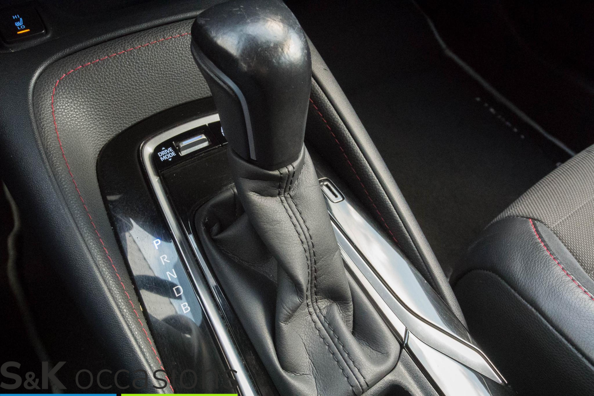 
								Toyota Corolla 1.8 Hybrid 10 jaar Garantie BI-TONE vol									