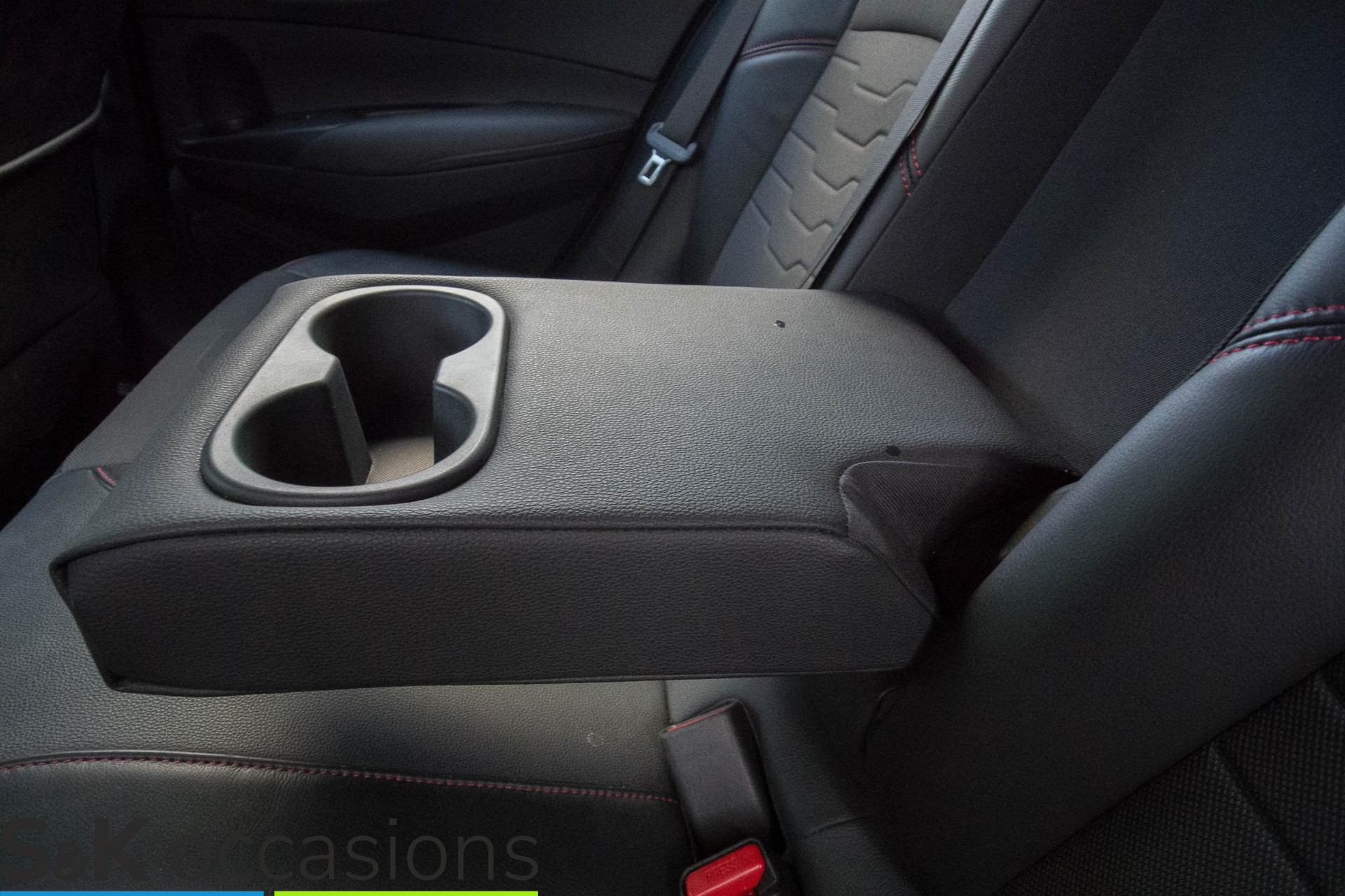 
								Toyota Corolla 1.8 Hybrid 10 jaar Garantie BI-TONE vol									