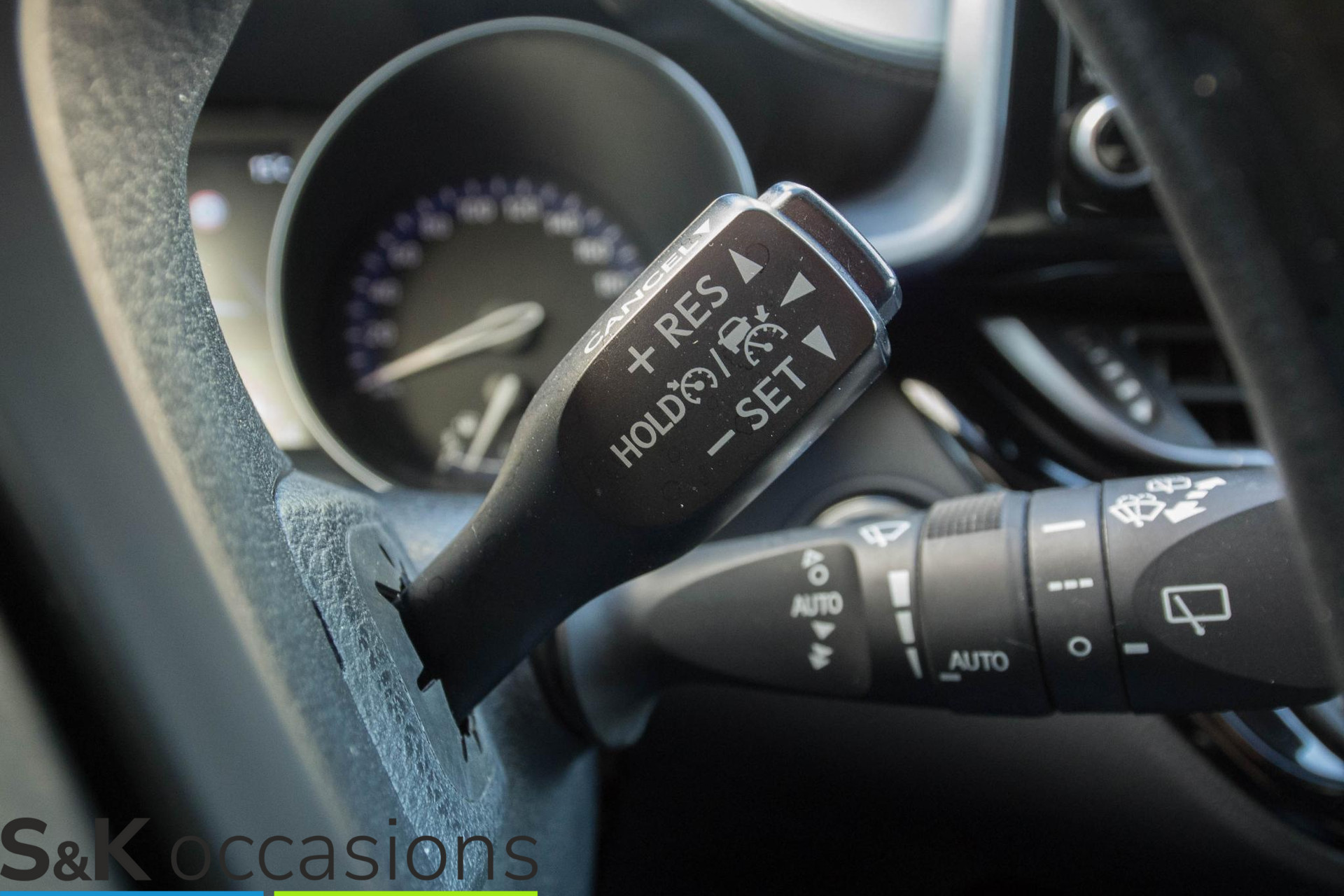 
								Toyota C-HR 1.8 Hybrid Executive BI-TONE JBLsound Leder vol									