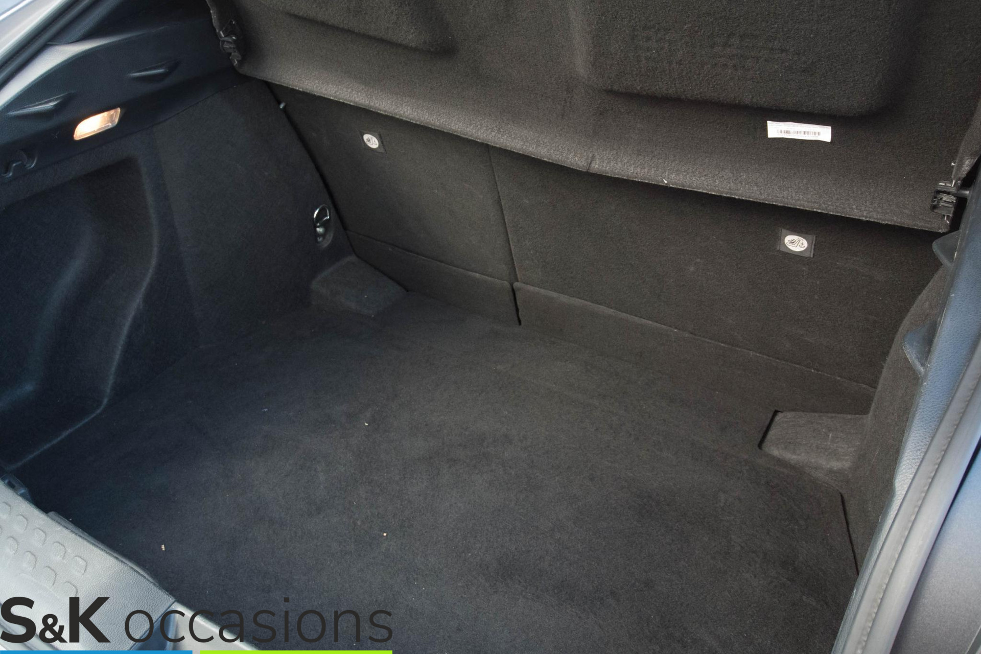 
								Toyota C-HR 1.8 Hybrid Executive BI-TONE JBLsound Leder vol									