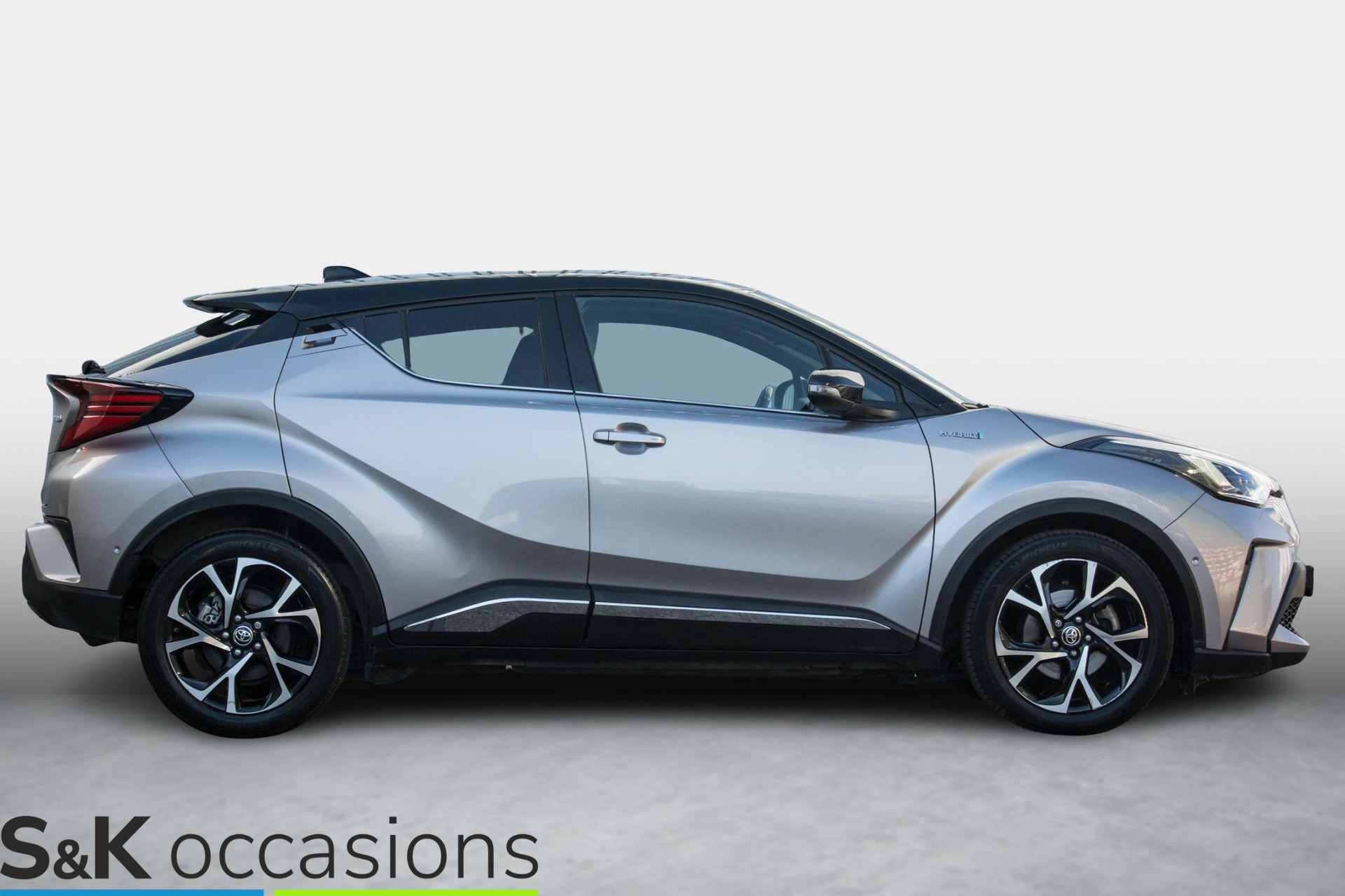 
								Toyota C-HR 1.8 Hybrid Executive BI-TONE JBLsound Leder vol									