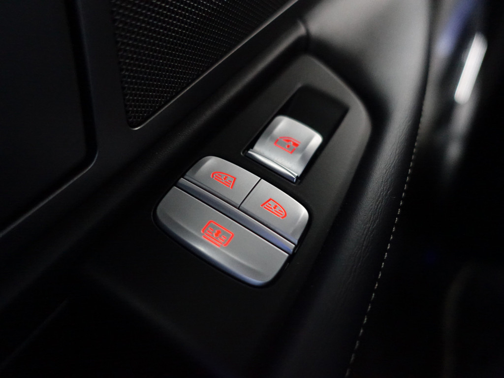 
BMW 7 Serie 740e iPerformance High Executive Soft close, Entertainment package, Harman Kardon, Schuifdak, Stoelventilatie vol									