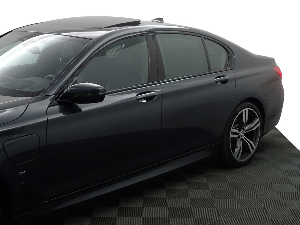 
BMW 7 Serie 740e iPerformance High Executive Soft close, Entertainment package, Harman Kardon, Schuifdak, Stoelventilatie vol									