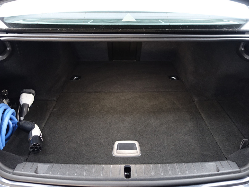 
BMW 7 Serie 740e iPerformance High Executive Soft close, Entertainment package, Harman Kardon, Schuifdak, Stoelventilatie vol									