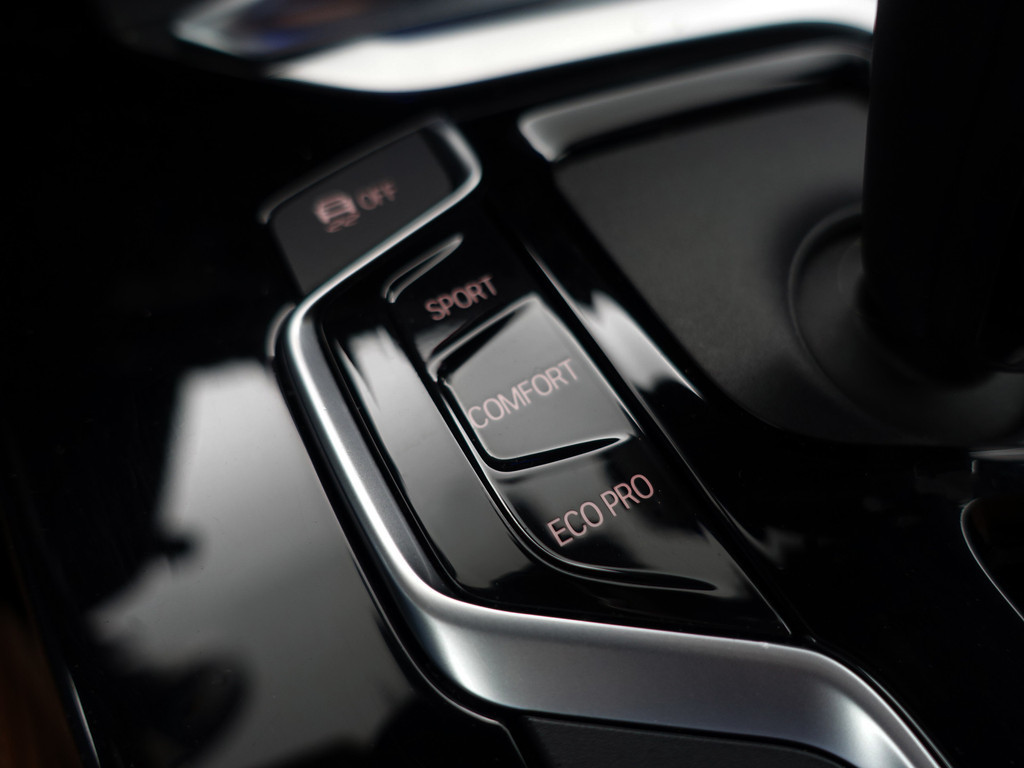 
BMW X3 xDrive30e eDrive M Sport Edition Aut- Carbonafwerking, Sfeerverlichting, Panoramadak, Standkachel, Individual Sport Leder vol									