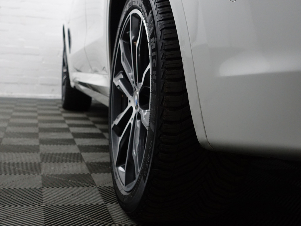 
BMW X3 xDrive30e eDrive M Sport Edition Aut- Carbonafwerking, Sfeerverlichting, Panoramadak, Standkachel, Individual Sport Leder vol									