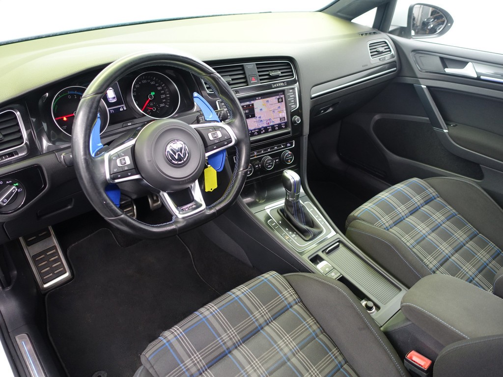 
Volkswagen Golf 1.4 TSI GTE+ Aut- Panodak, Camera, Stoelverwarming, Navi, Xenon Led vol									