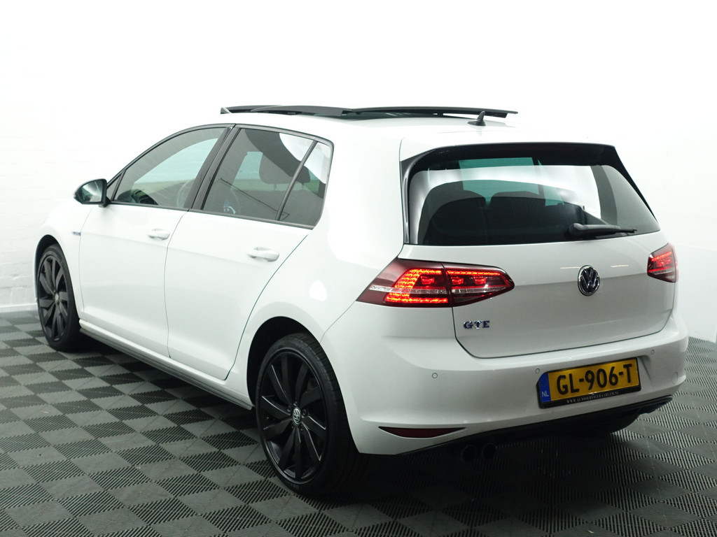 
Volkswagen Golf 1.4 TSI GTE+ Aut- Panodak, Camera, Stoelverwarming, Navi, Xenon Led vol									