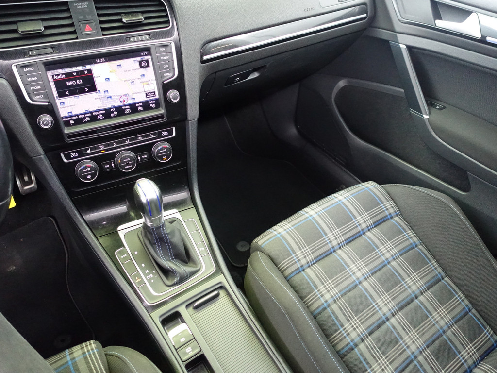 
Volkswagen Golf 1.4 TSI GTE+ Aut- Panodak, Camera, Stoelverwarming, Navi, Xenon Led vol									