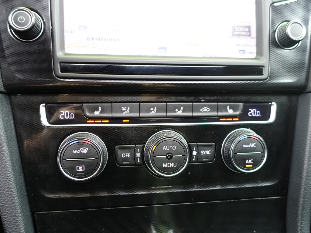 
Volkswagen Golf 1.4 TSI GTE+ Aut- Panodak, Camera, Stoelverwarming, Navi, Xenon Led vol									