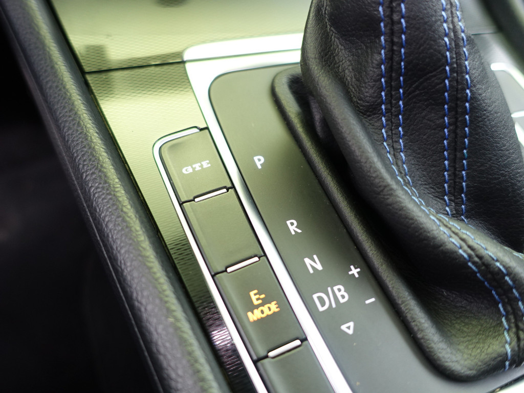 
Volkswagen Golf 1.4 TSI GTE+ Aut- Panodak, Camera, Stoelverwarming, Navi, Xenon Led vol									