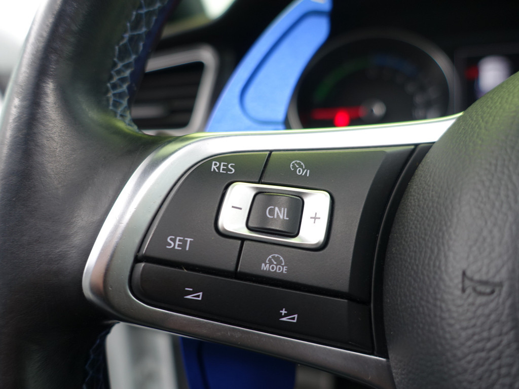 
Volkswagen Golf 1.4 TSI GTE+ Aut- Panodak, Camera, Stoelverwarming, Navi, Xenon Led vol									