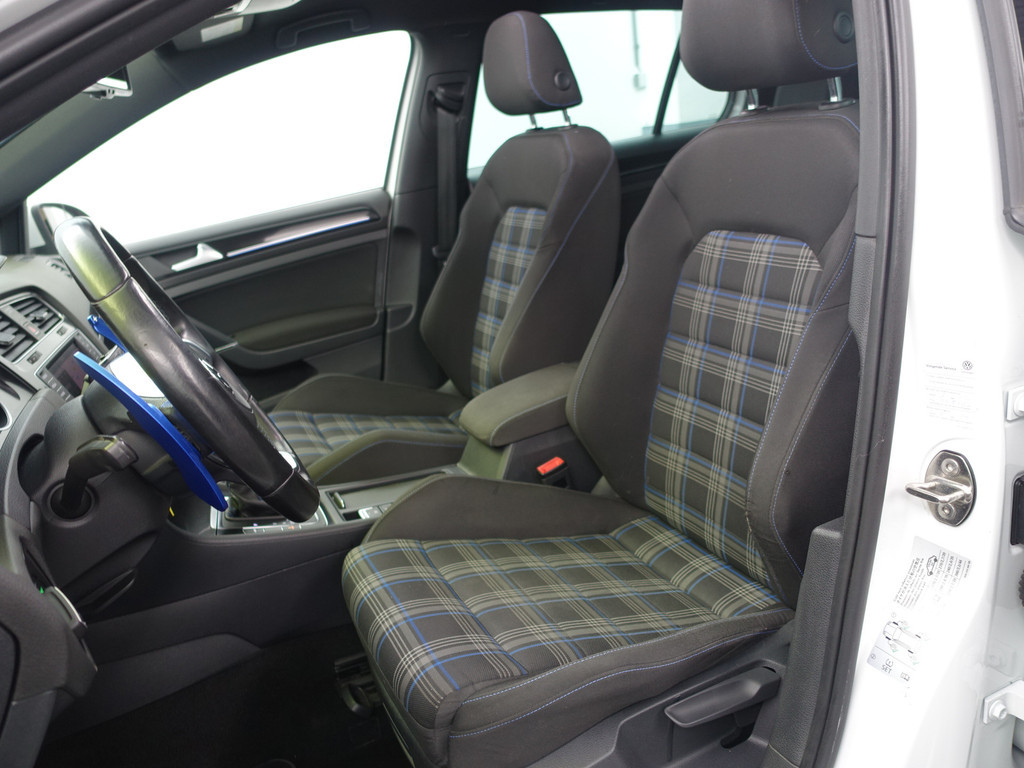 
Volkswagen Golf 1.4 TSI GTE+ Aut- Panodak, Camera, Stoelverwarming, Navi, Xenon Led vol									