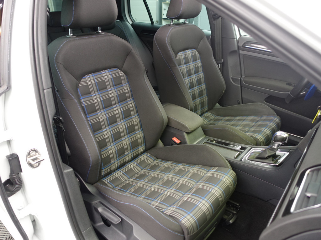 
Volkswagen Golf 1.4 TSI GTE+ Aut- Panodak, Camera, Stoelverwarming, Navi, Xenon Led vol									