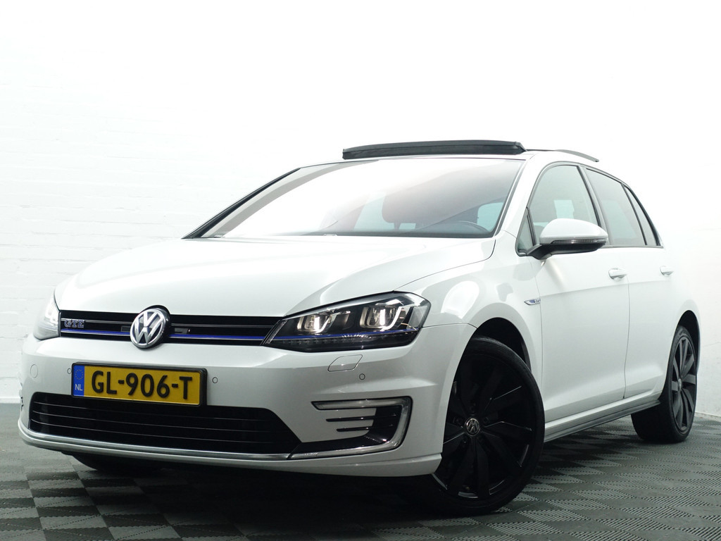 
Volkswagen Golf 1.4 TSI GTE+ Aut- Panodak, Camera, Stoelverwarming, Navi, Xenon Led vol									