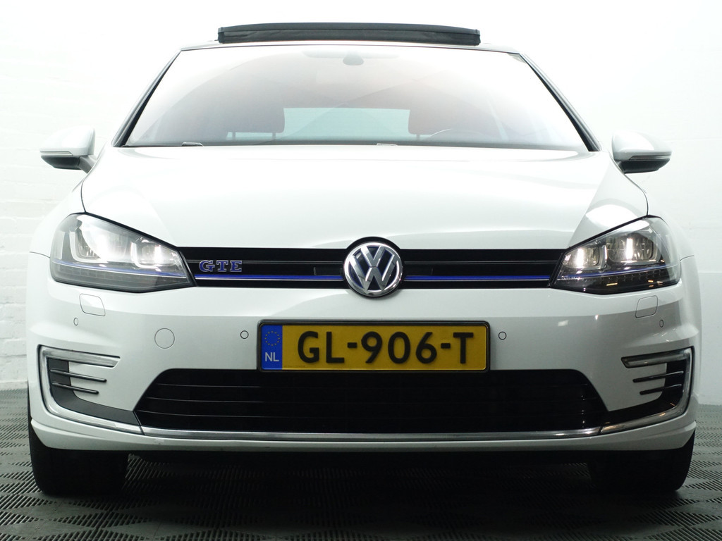 
Volkswagen Golf 1.4 TSI GTE+ Aut- Panodak, Camera, Stoelverwarming, Navi, Xenon Led vol									