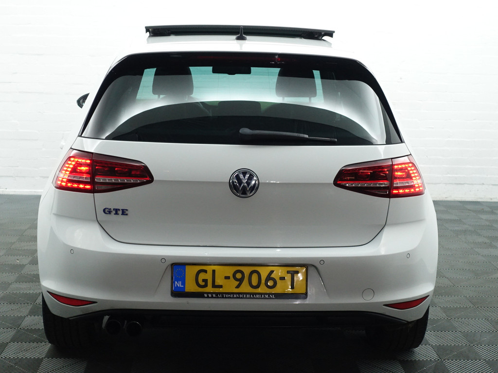 
Volkswagen Golf 1.4 TSI GTE+ Aut- Panodak, Camera, Stoelverwarming, Navi, Xenon Led vol									