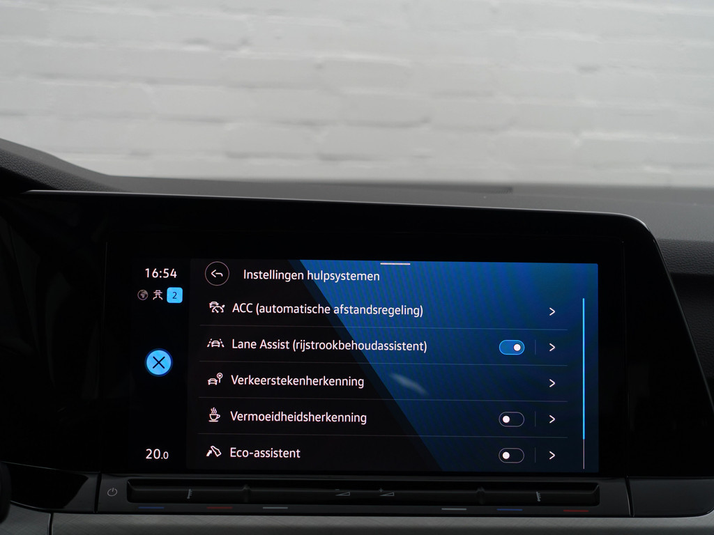 
Volkswagen Golf 1.0 eTSI Aut- Sfeerverlichting, Carplay, Park Assist, Ada Cruise, Xenon Led, Virtual Cockpit vol									