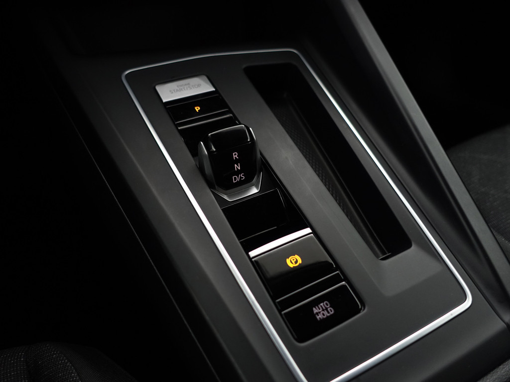 
Volkswagen Golf 1.0 eTSI Aut- Sfeerverlichting, Carplay, Park Assist, Ada Cruise, Xenon Led, Virtual Cockpit vol									