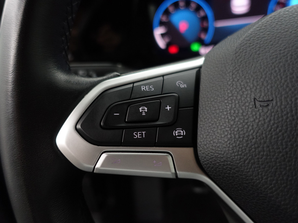 
Volkswagen Golf 1.0 eTSI Aut- Sfeerverlichting, Carplay, Park Assist, Ada Cruise, Xenon Led, Virtual Cockpit vol									