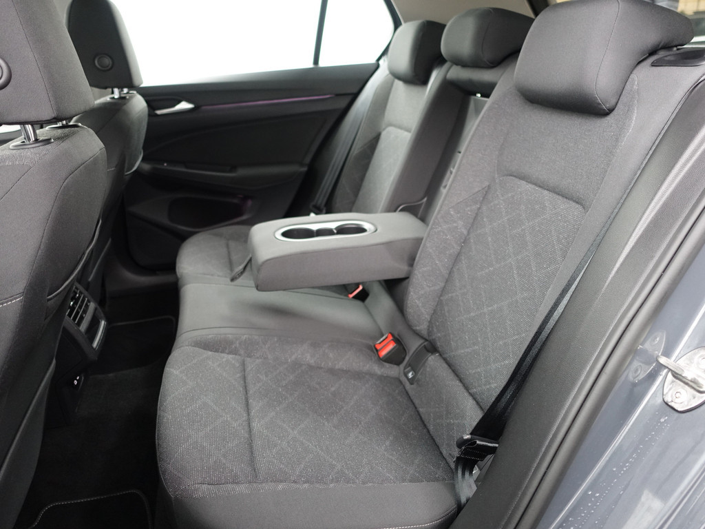 
Volkswagen Golf 1.0 eTSI Aut- Sfeerverlichting, Carplay, Park Assist, Ada Cruise, Xenon Led, Virtual Cockpit vol									