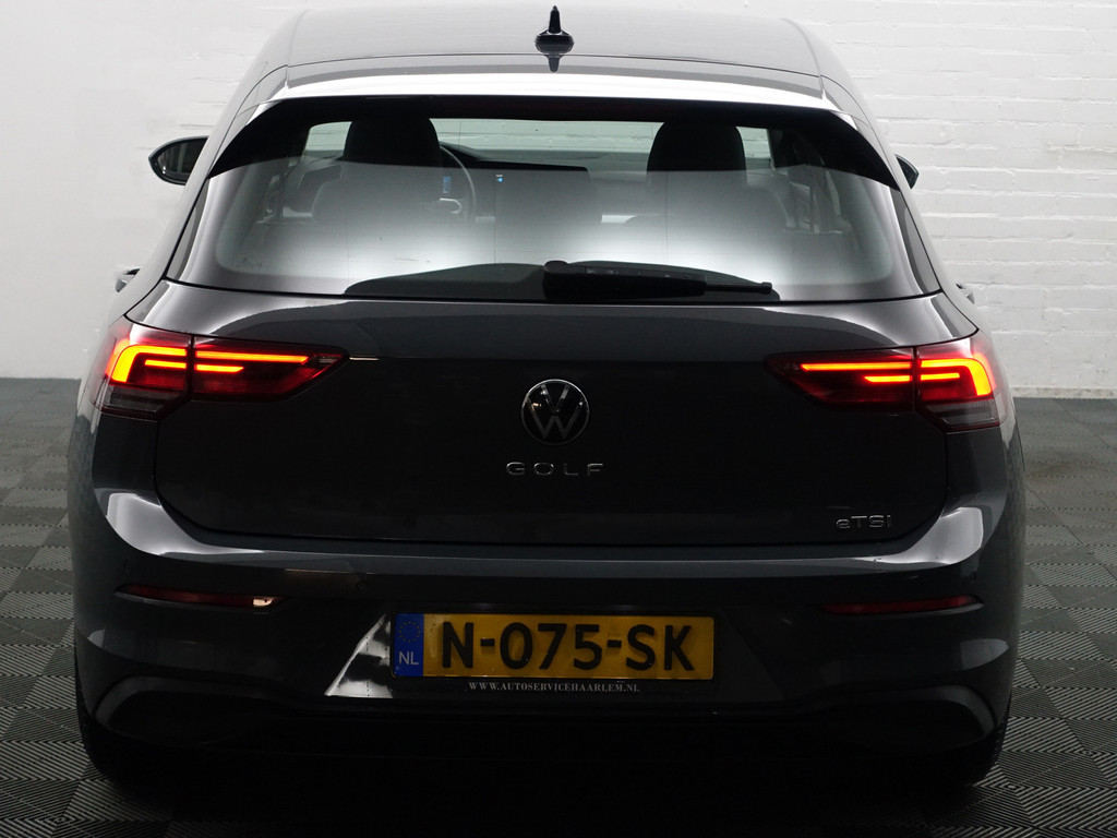 
Volkswagen Golf 1.0 eTSI Aut- Sfeerverlichting, Carplay, Park Assist, Ada Cruise, Xenon Led, Virtual Cockpit vol									
