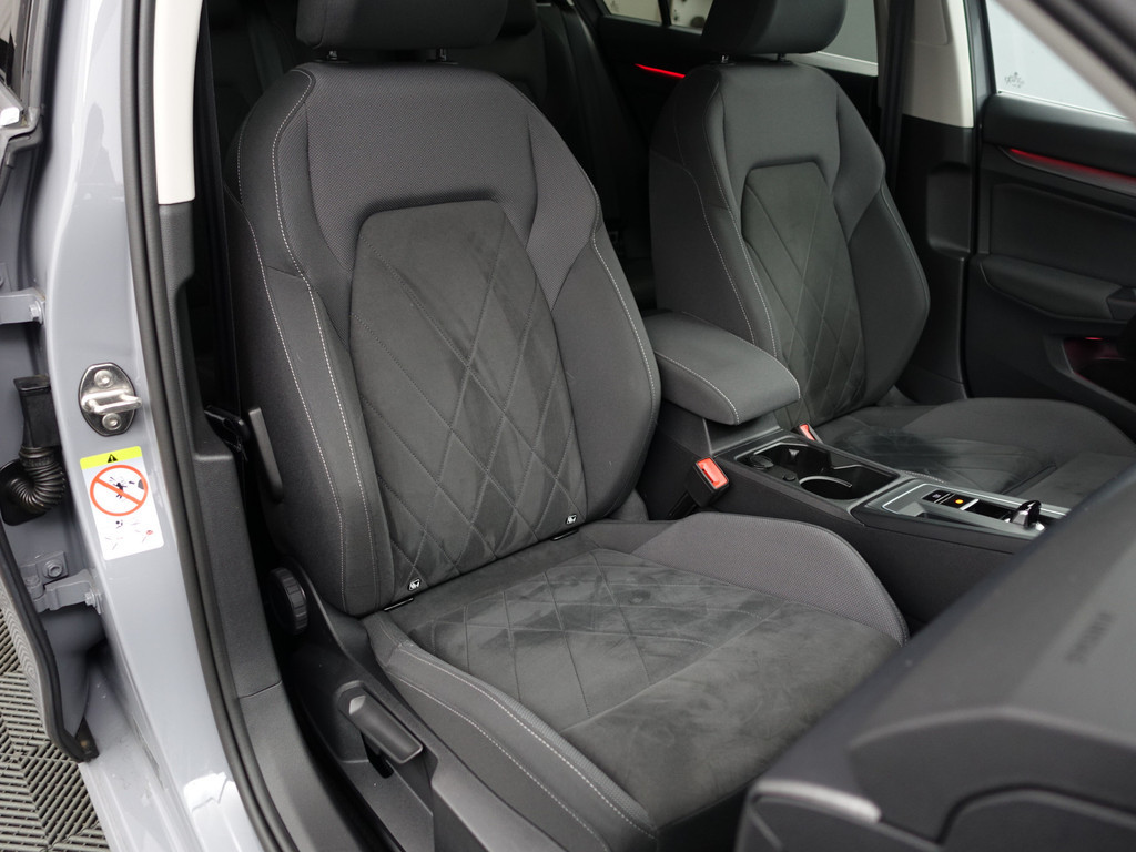 
Volkswagen Golf 1.4 eHybrid GTE 242pk Aut- Head Up, Carplay, Sfeerverlichting, Stoelmassage, Memory, Stuur/Stoelverwarming, Ada Cruise vol									