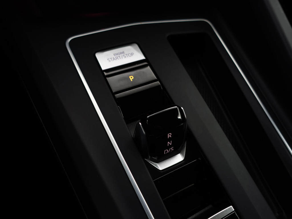 
Volkswagen Golf 1.4 eHybrid GTE 242pk Aut- Head Up, Carplay, Sfeerverlichting, Stoelmassage, Memory, Stuur/Stoelverwarming, Ada Cruise vol									