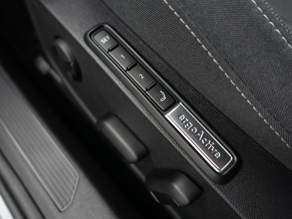 
Volkswagen Golf 1.4 eHybrid GTE 242pk Aut- Head Up, Carplay, Sfeerverlichting, Stoelmassage, Memory, Stuur/Stoelverwarming, Ada Cruise vol									