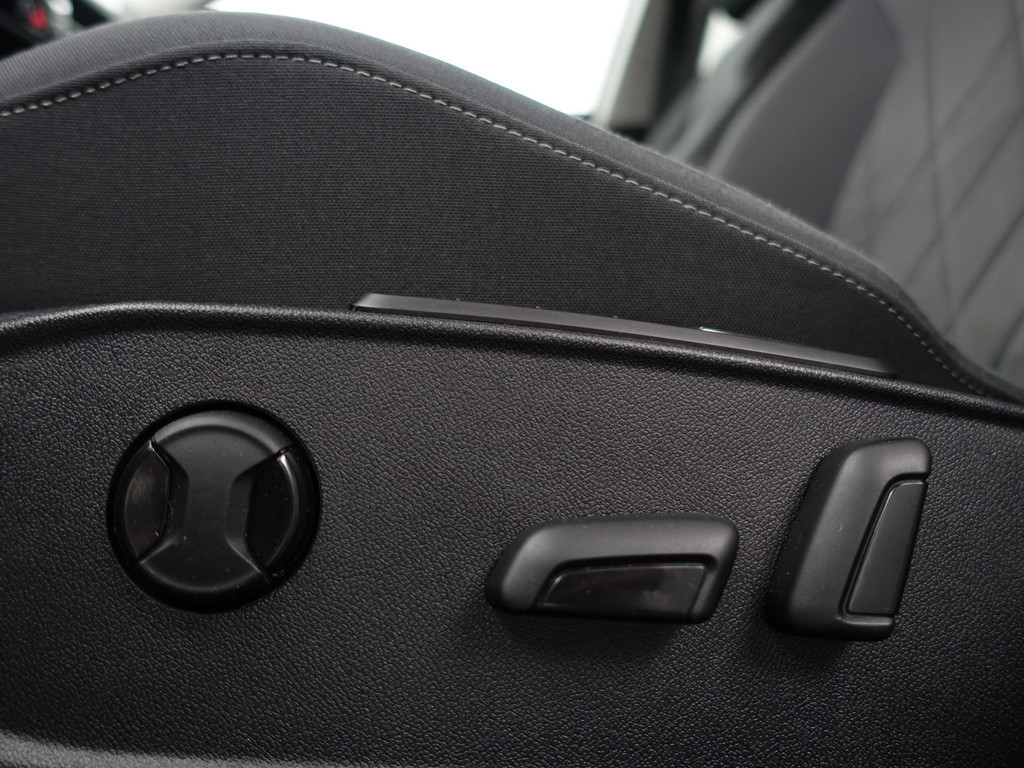 
Volkswagen Golf 1.4 eHybrid GTE 242pk Aut- Head Up, Carplay, Sfeerverlichting, Stoelmassage, Memory, Stuur/Stoelverwarming, Ada Cruise vol									