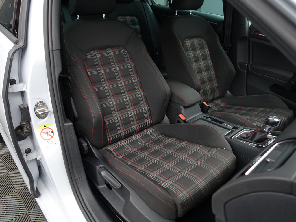 
Volkswagen Golf 2.0 TSI GTI Performance Aut- Virtual Cockpit, CarPlay, Xenon Led, Sfeerverlichting, Ada Cruise, Classic Interieur, Premium Kleur vol									